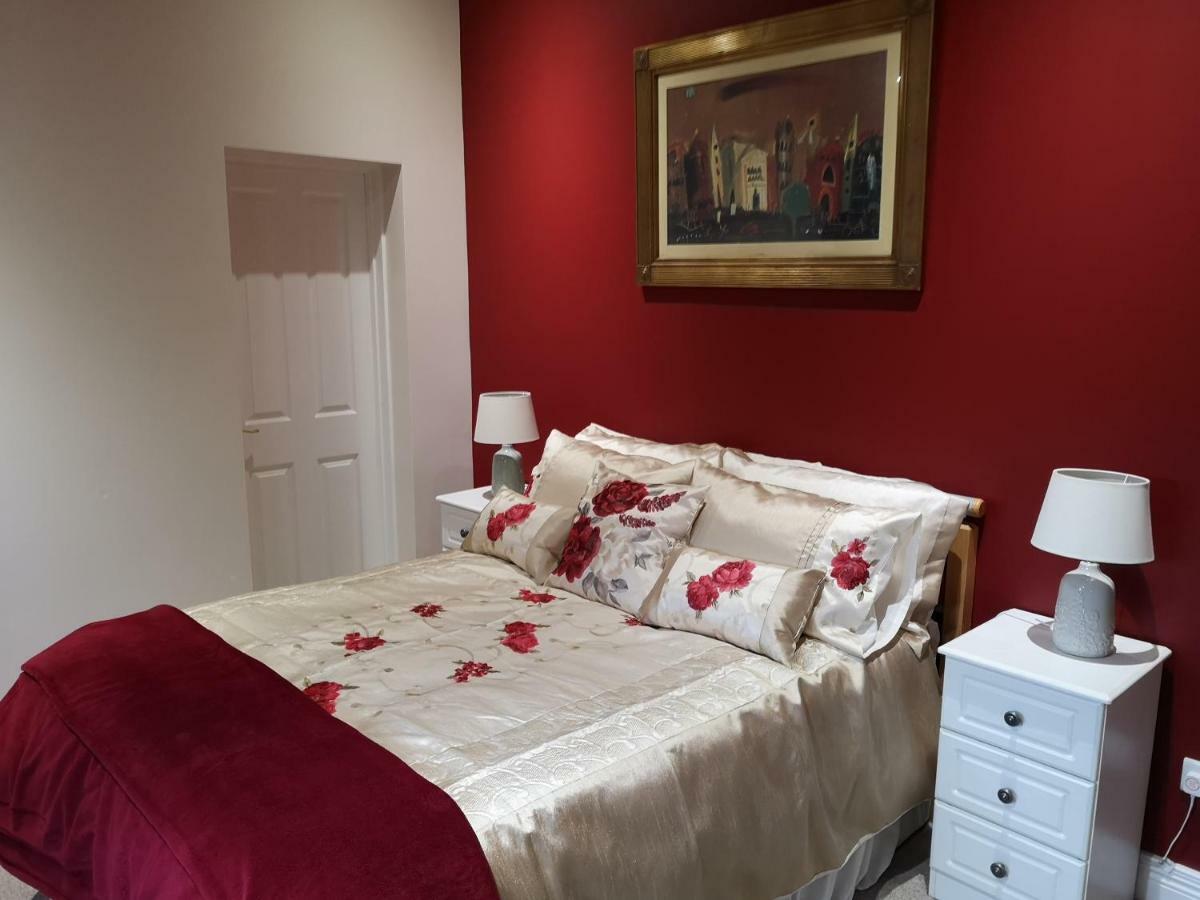 Apartment 4 Thornhill Park *