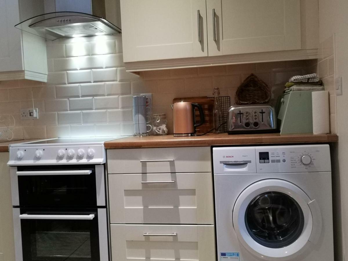 4 Thornhill Park