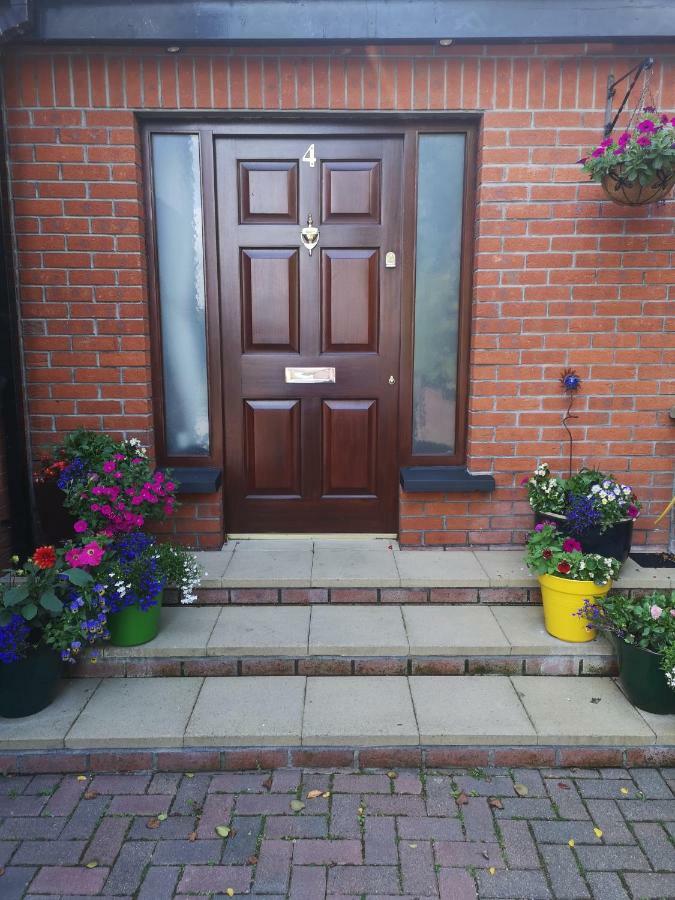 4 Thornhill Park
